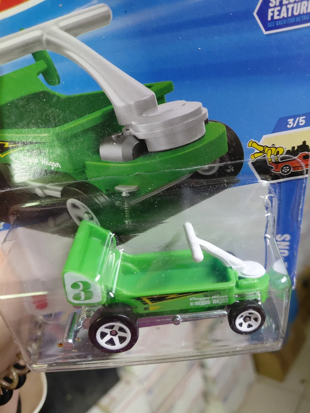 green Draggin' Wagon die-cast car from the 2025 Hot Wheels mainline collection.